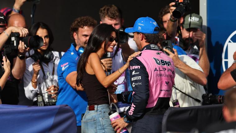 Pierre Gasly conquista primeira pole da carreira e festeja com Kika Cerqueira Gomes Motores