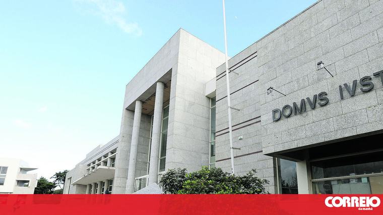Tortura e arranca orelha à dentada a amigo de inquilino