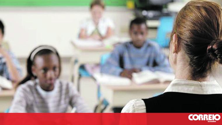 Ano letivo vai arrancar já com falta de professores