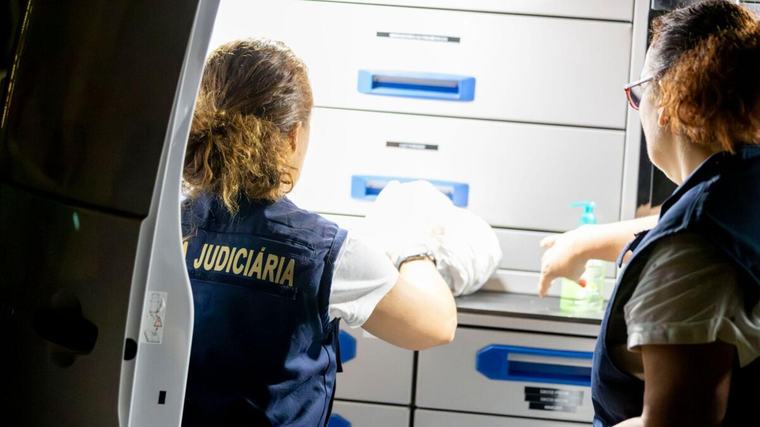 Pais denunciam filho de 18 anos por violar irmã menor em casa durante as férias