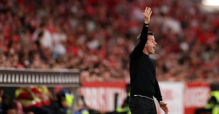 Pavlidis atira ao poste (0-1, 18')
