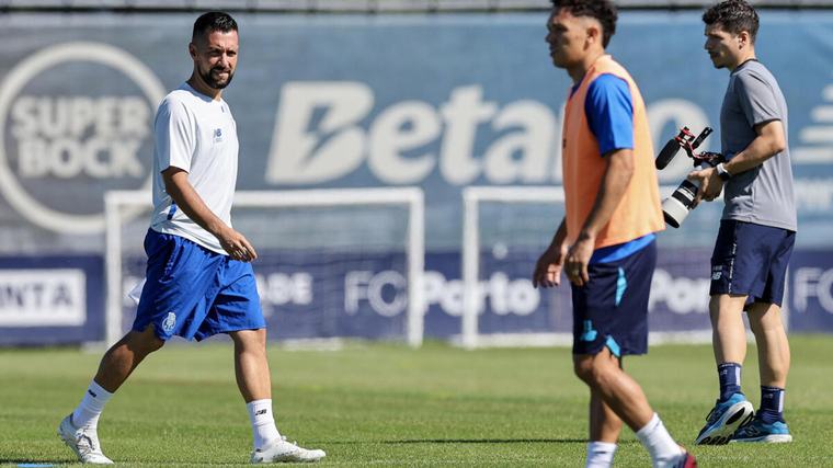 Farioli faz ponto de situação da recuperação de Samu FC Porto