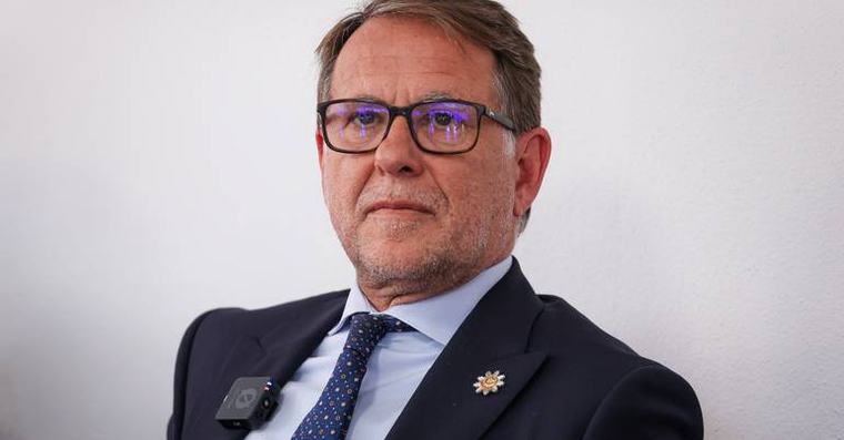 Neves ouvido hoje no Parlamento. AR debate moção de censura