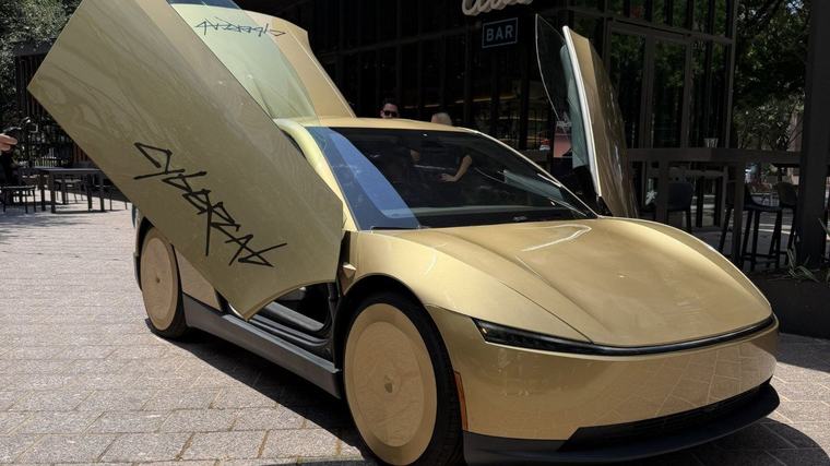 O plano de Elon Musk para transformar o teu carro numa máquina de fazer dinheiro